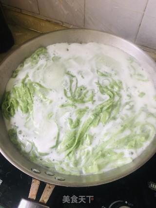 苜蓿油泼面的做法步骤：4