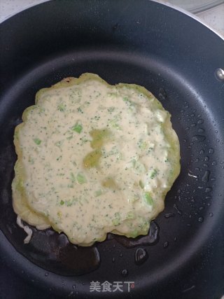 西兰花鸡蛋饼的做法步骤：6