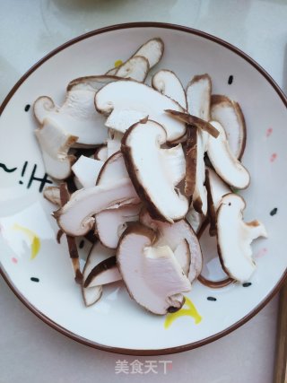 香菇炒菠菜的做法步骤：4