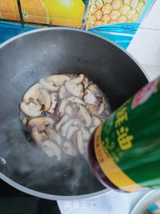 香菇炒菠菜的做法步骤：9