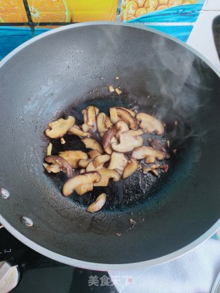 香菇炒菠菜的做法步骤：10