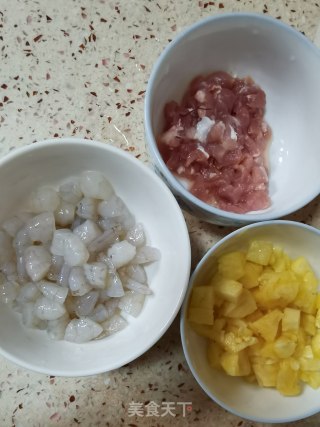 虾仁菠萝炒饭的做法步骤：4