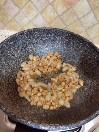 虾仁菠萝炒饭的做法步骤：9