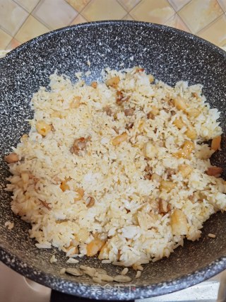虾仁菠萝炒饭的做法步骤：11