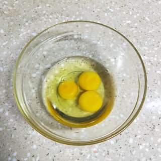 香椿芽煎蛋的做法步骤：2