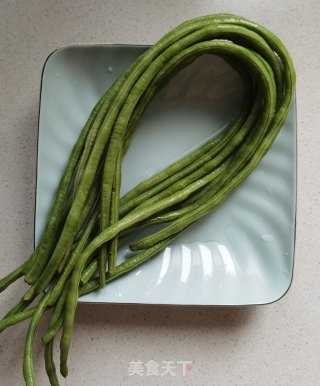 蒜泥豆角的做法步骤：1