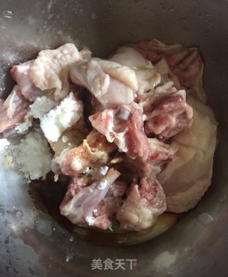 芦笋鸡骨汤的做法步骤：2