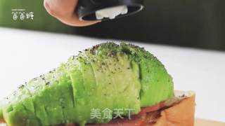 牛油果火腿流心蛋·开放吐司的做法步骤：10