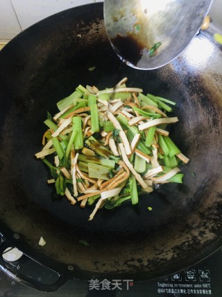 芹菜炒豆干的做法步骤：5