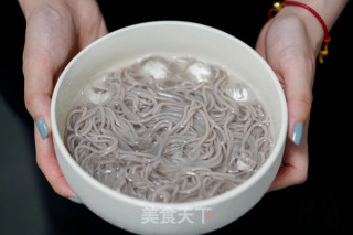 海参拌荞麦面的做法步骤：3
