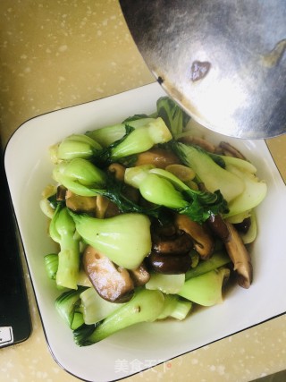 香菇炒油菜的做法步骤：10