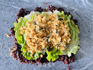 口感超赞的紫米肉松饭团的做法步骤：5