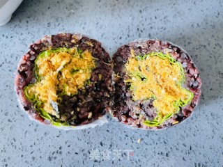 口感超赞的紫米肉松饭团的做法步骤：8