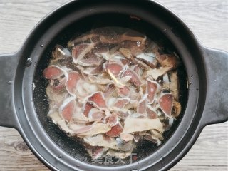 西洋菜陈肾猪骨汤的做法步骤：4