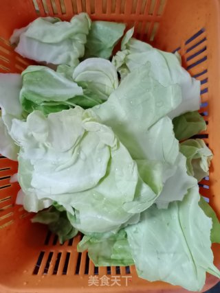 包菜五花肉的做法步骤：1