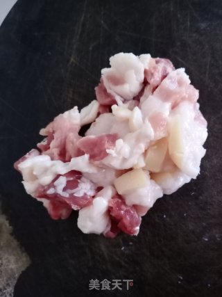 包菜五花肉的做法步骤：2