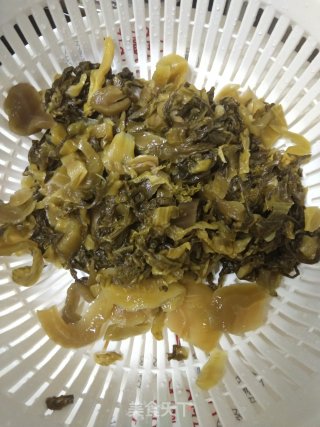酸菜加黄豆酱的罗飞鱼????的做法步骤：2