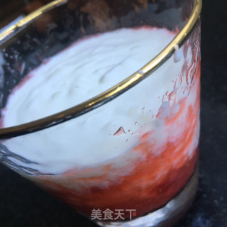 草莓酸奶杯的做法步骤：6