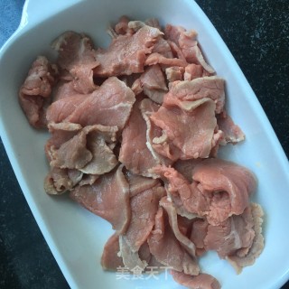 蒜苔炒牛肉的做法步骤：2