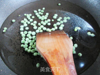 罗汉豆香肠菠萝炒饭的做法步骤：3