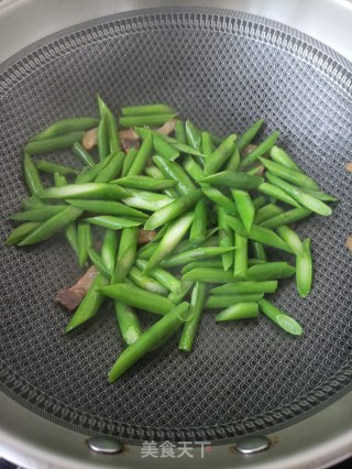 咸肉炒芦笋的做法步骤：9