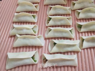 芹菜猪肉锅贴的做法步骤：7