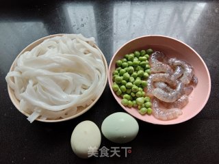 虾仁青豆炒河粉的做法步骤：1