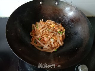 虾仁青豆炒河粉的做法步骤：9