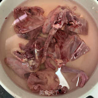 黄芪当归鸽子汤的做法步骤：1