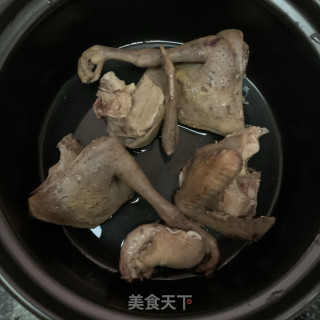 黄芪当归鸽子汤的做法步骤：3