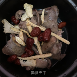 黄芪当归鸽子汤的做法步骤：4