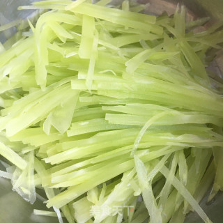 凉拌莴笋丝的做法步骤：3
