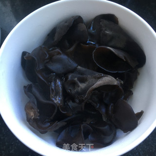蒜苔炒杏鲍菇的做法步骤：1