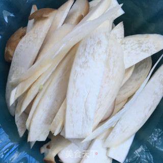 蒜苔炒杏鲍菇的做法步骤：3