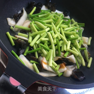 蒜苔炒杏鲍菇的做法步骤：6