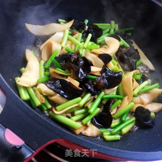 蒜苔炒杏鲍菇的做法步骤：9