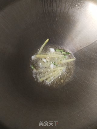 红糟炒油蛤的做法步骤：3
