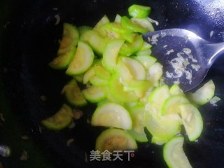 西葫芦炒鸡蛋的做法步骤：12