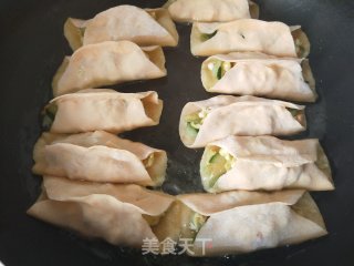 黄瓜鸡蛋馅锅贴的做法步骤：8