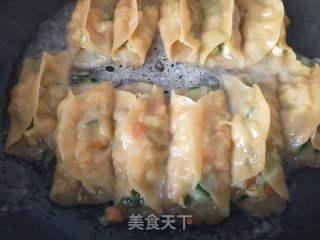 黄瓜鸡蛋馅锅贴的做法步骤：10