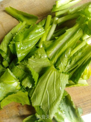 荠菜炒饭的做法步骤：1