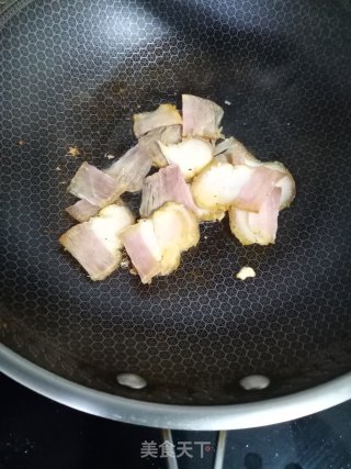 腊肉炒红萝卜的做法步骤：3