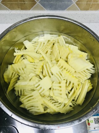 春笋炒肉的做法步骤：6