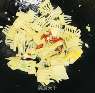 春笋炒肉的做法步骤：13