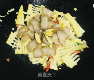 春笋炒肉的做法步骤：14