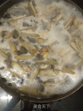 蛏子爆炒青椒的做法步骤：3