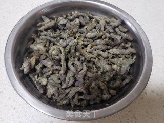 蒜苔炒枸蒲穗的做法步骤：3