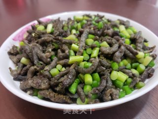 蒜苔炒枸蒲穗的做法步骤：5