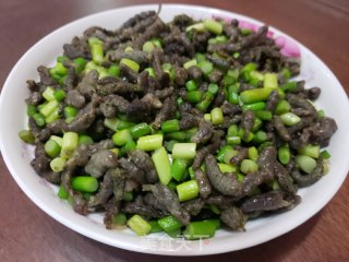 蒜苔炒枸蒲穗的做法步骤：6