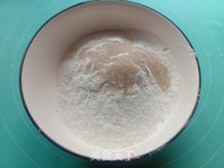 韭菜豆腐包子的做法步骤：1